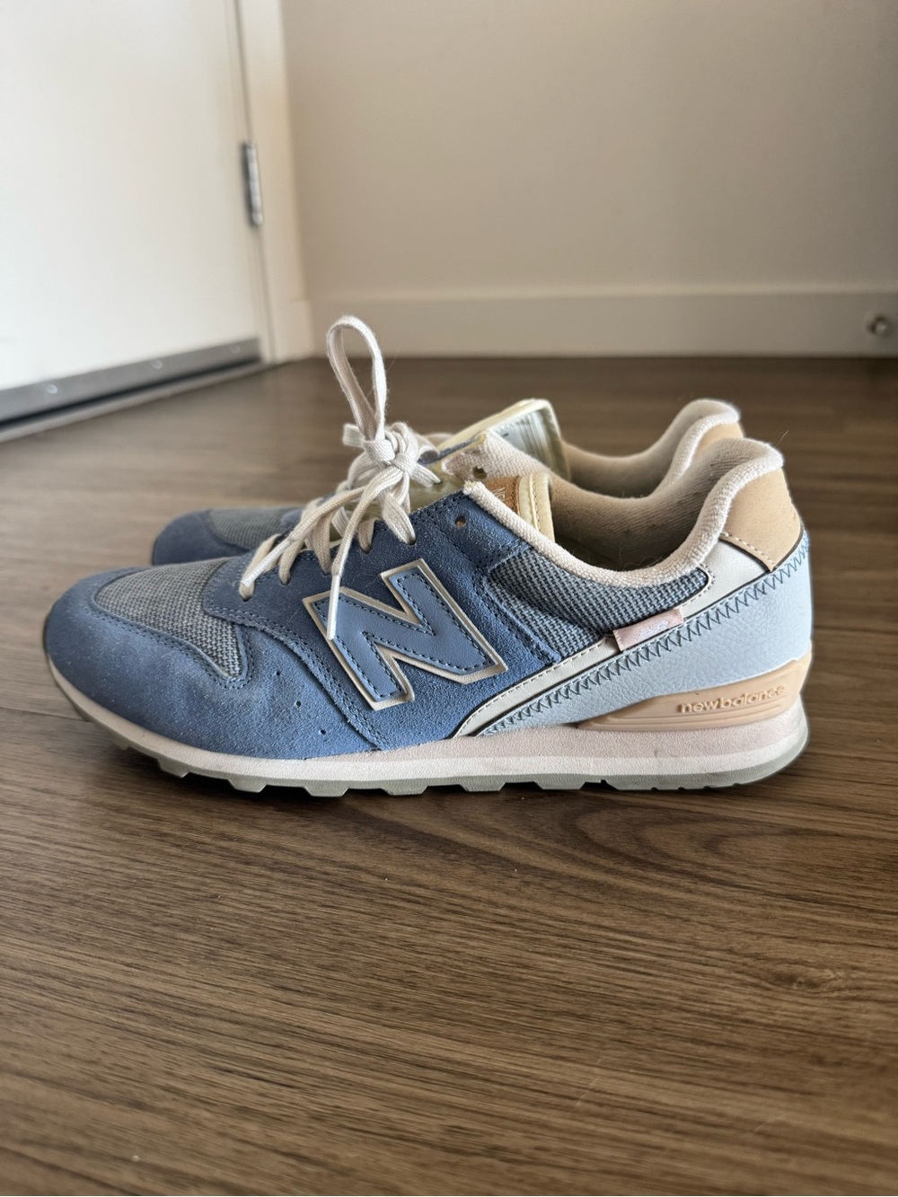 New Balance Women's Light Blue & Cream Casual 574 Runner